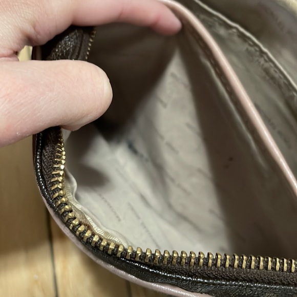 Michael kors cross body purse - Picture 7 of 9